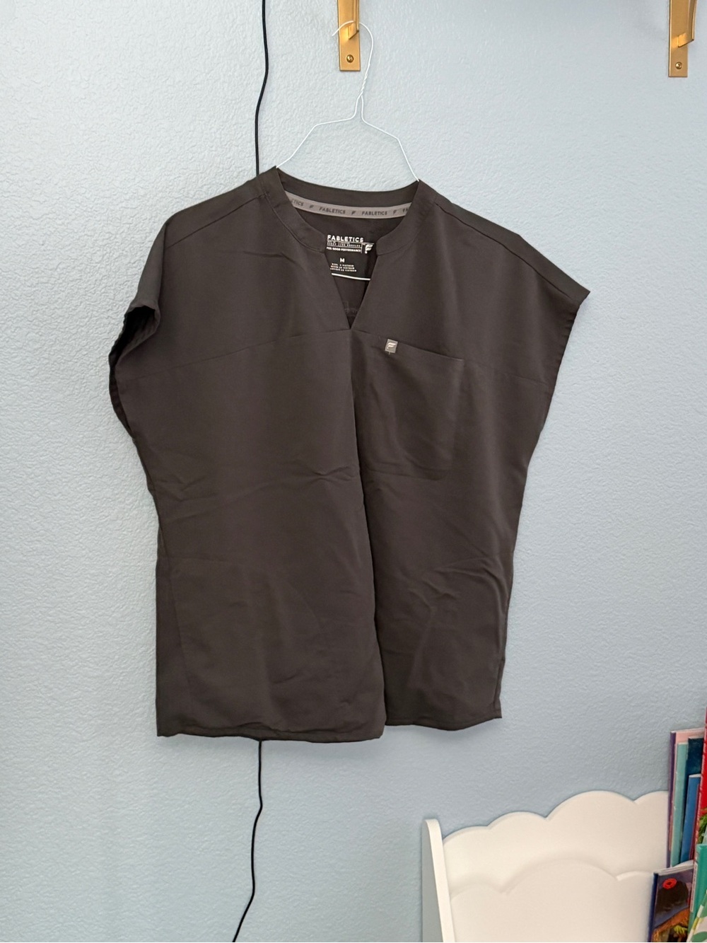 Fabletics onyx evolve oversized scrub top